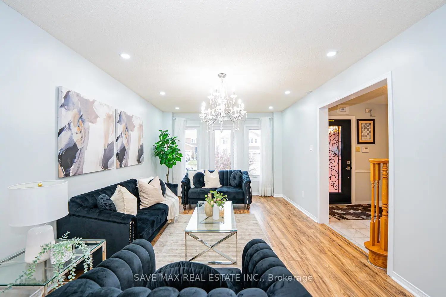 30 Adirondack Crescent