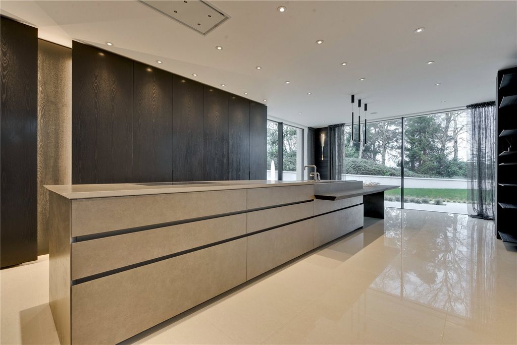 Additional image 7 of 6 bed detached house to rentHorseshoe Ridge, Camp End Road, Weybridge, Surrey KT13