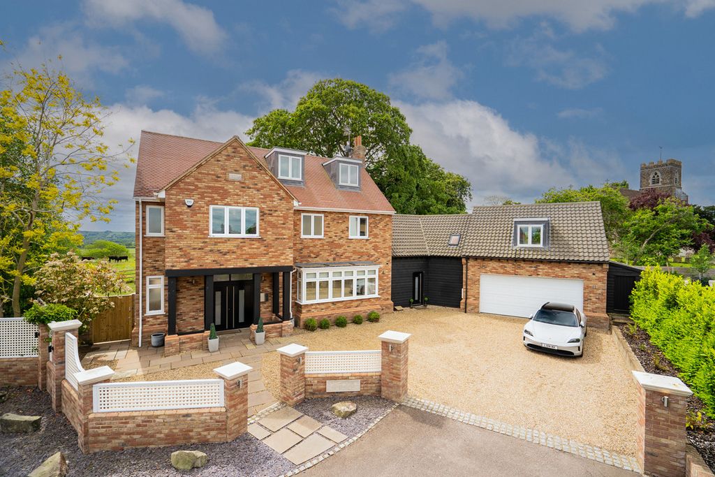 6 bed detached house for saleOrchard Road, Pulloxhill, Bedford MK45