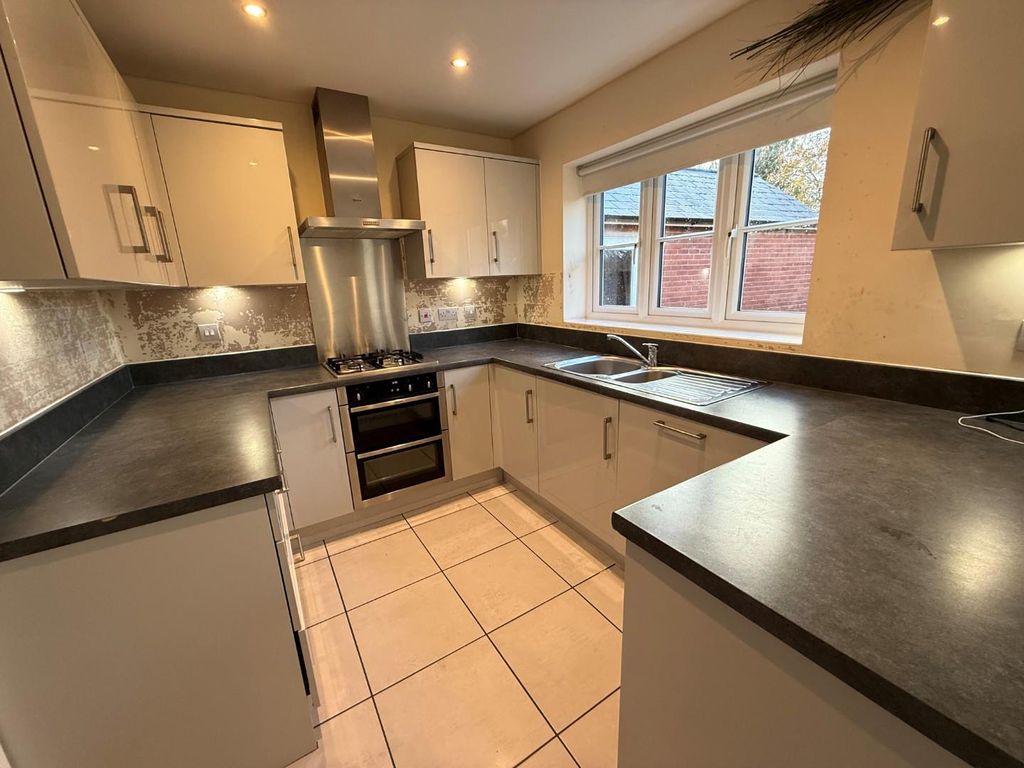 Additional image 3 of 4 bed detached house to rentViolet Close, Wootton, Northampton NN4