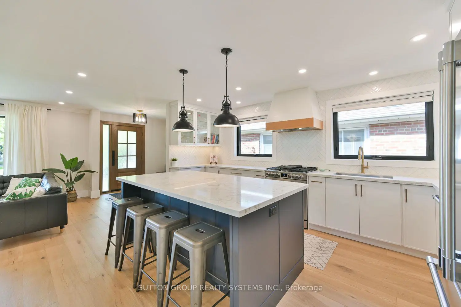 105 Crendon Drive photo 5