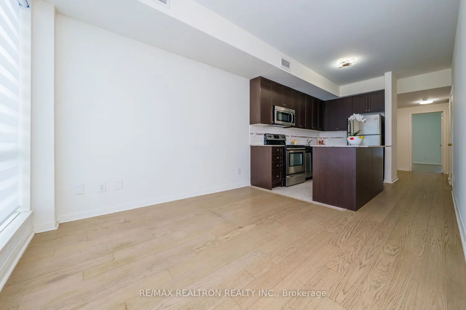 Additional image 5 of 639 Lawrence Avenue 206