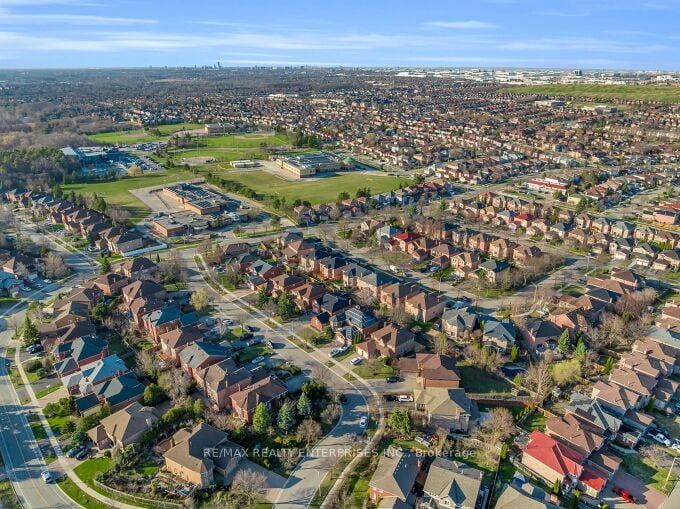 Additional image 4 of 5683 Oldcastle Crescent, Mississauga, ON, L5M 4X6