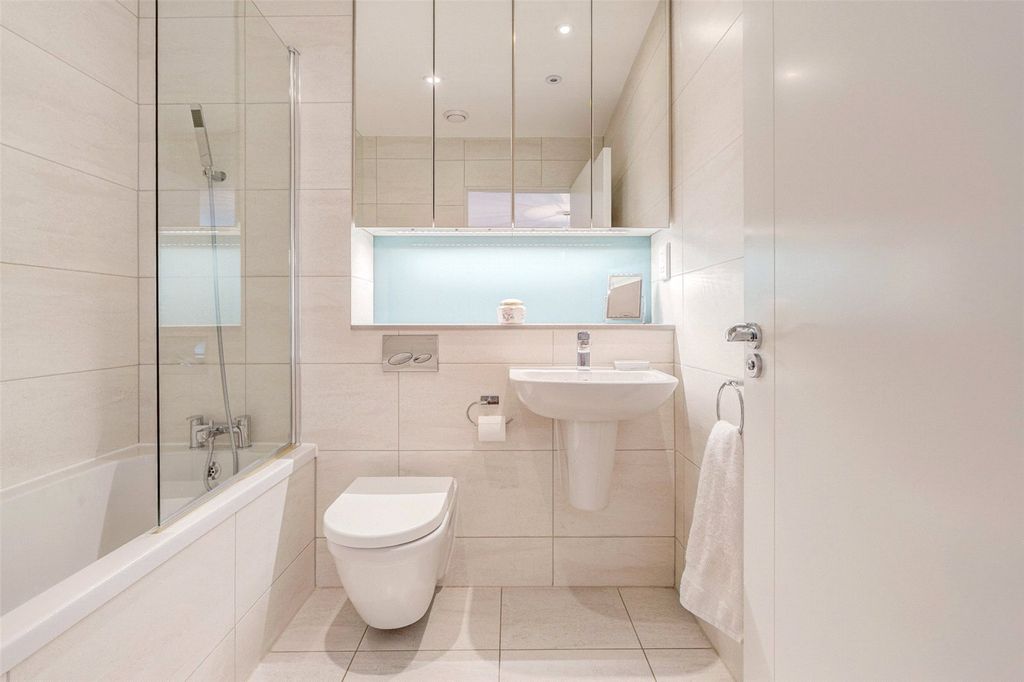 Additional image 12 of 2 bed flat to rentMarine Parade, Worthing, West Sussex BN11