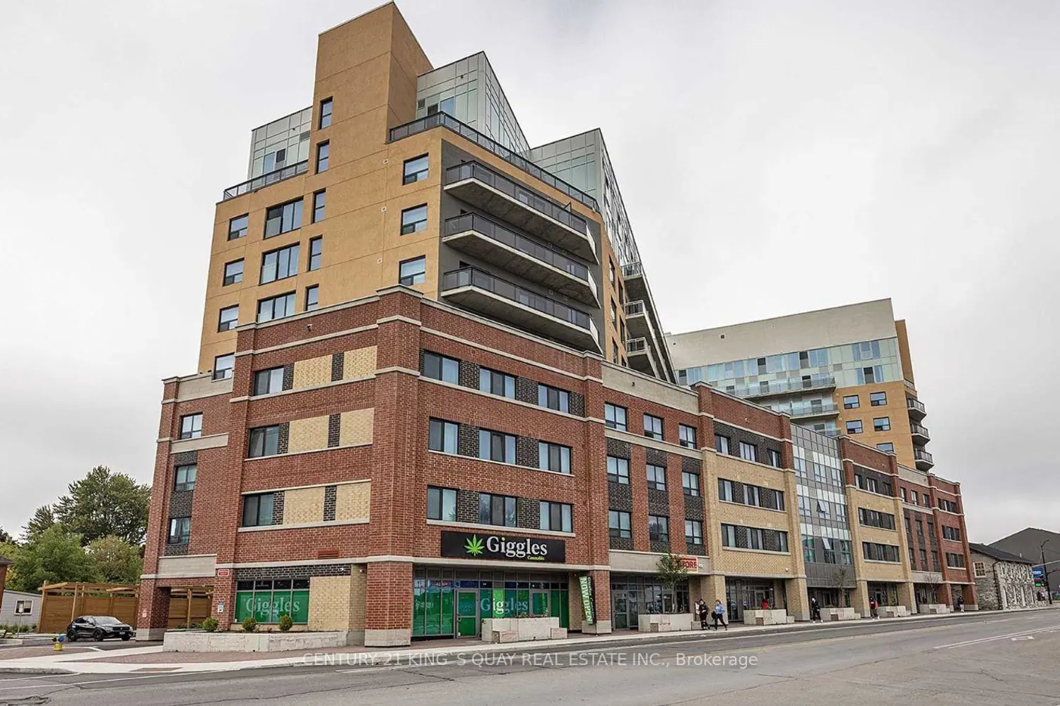 652 Princess Street 926