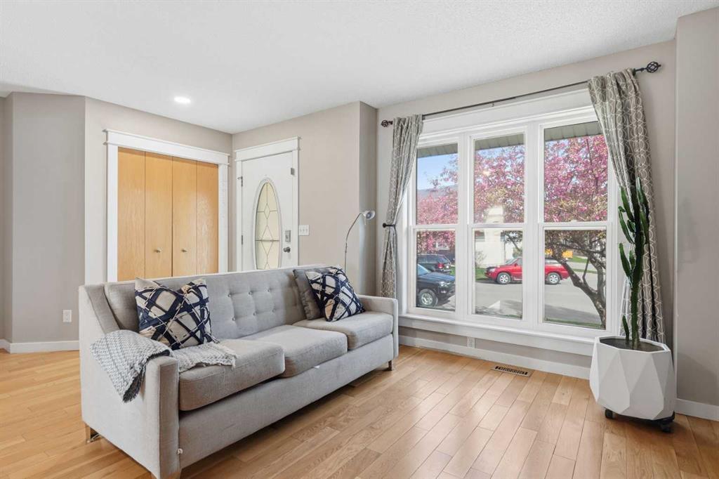Additional image 3 of 22 Covewood Place NE, Calgary, AB, T3K 4V8