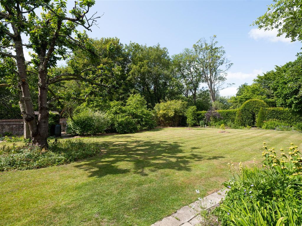 Additional image 33 of 5 bed property to rentDe Vaux Place, Salisbury SP1