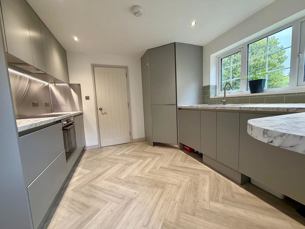 Additional image 3 of 5 bed detached house to rentGrasmere Way, Leighton Buzzard LU7