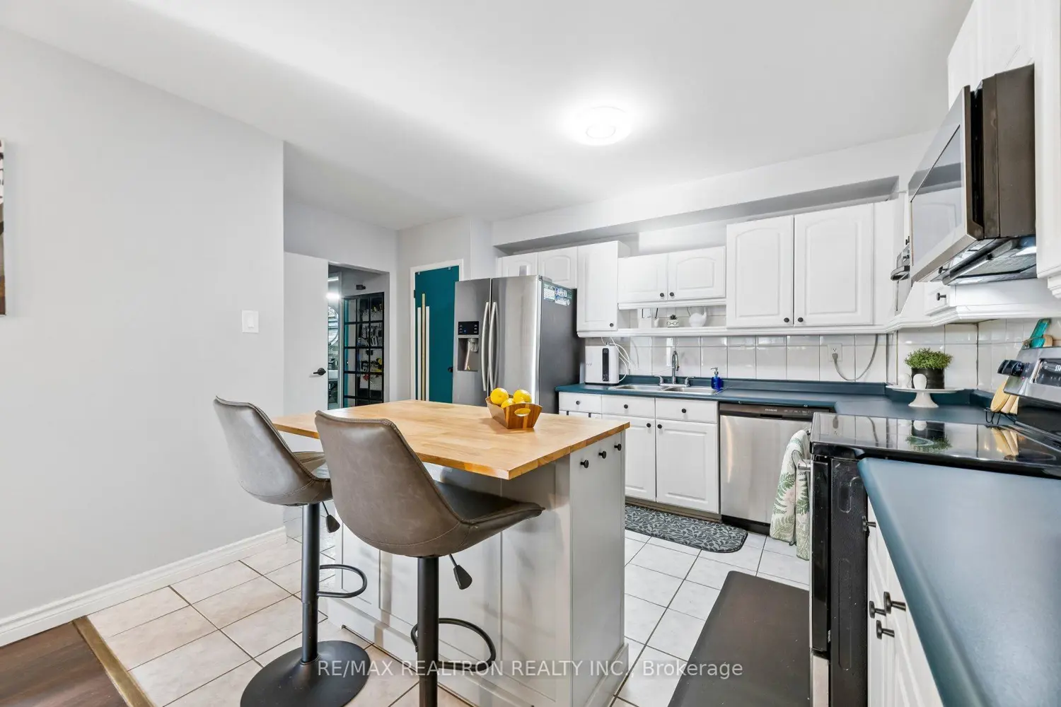 Additional image 12 of 925 Bayly Street 79