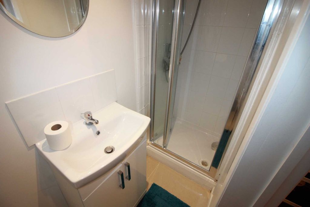 Additional image 4 of Detached house to rentHibbert Street, Luton LU1