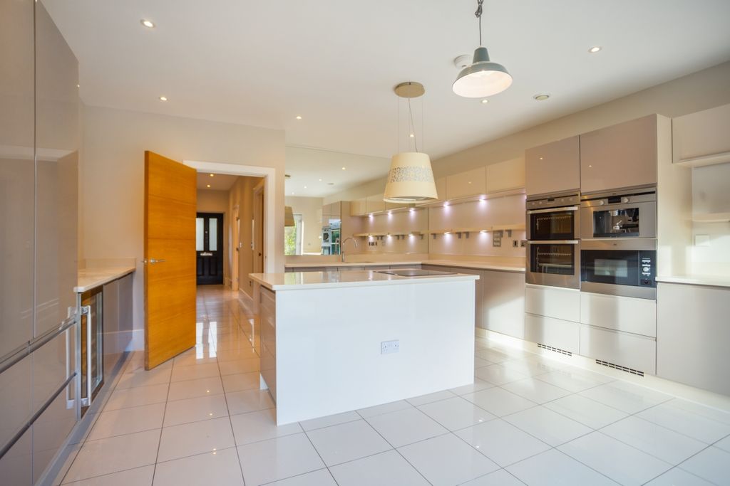 Additional image 5 of 4 bed town house to rentHawtrey Road, Windsor SL4