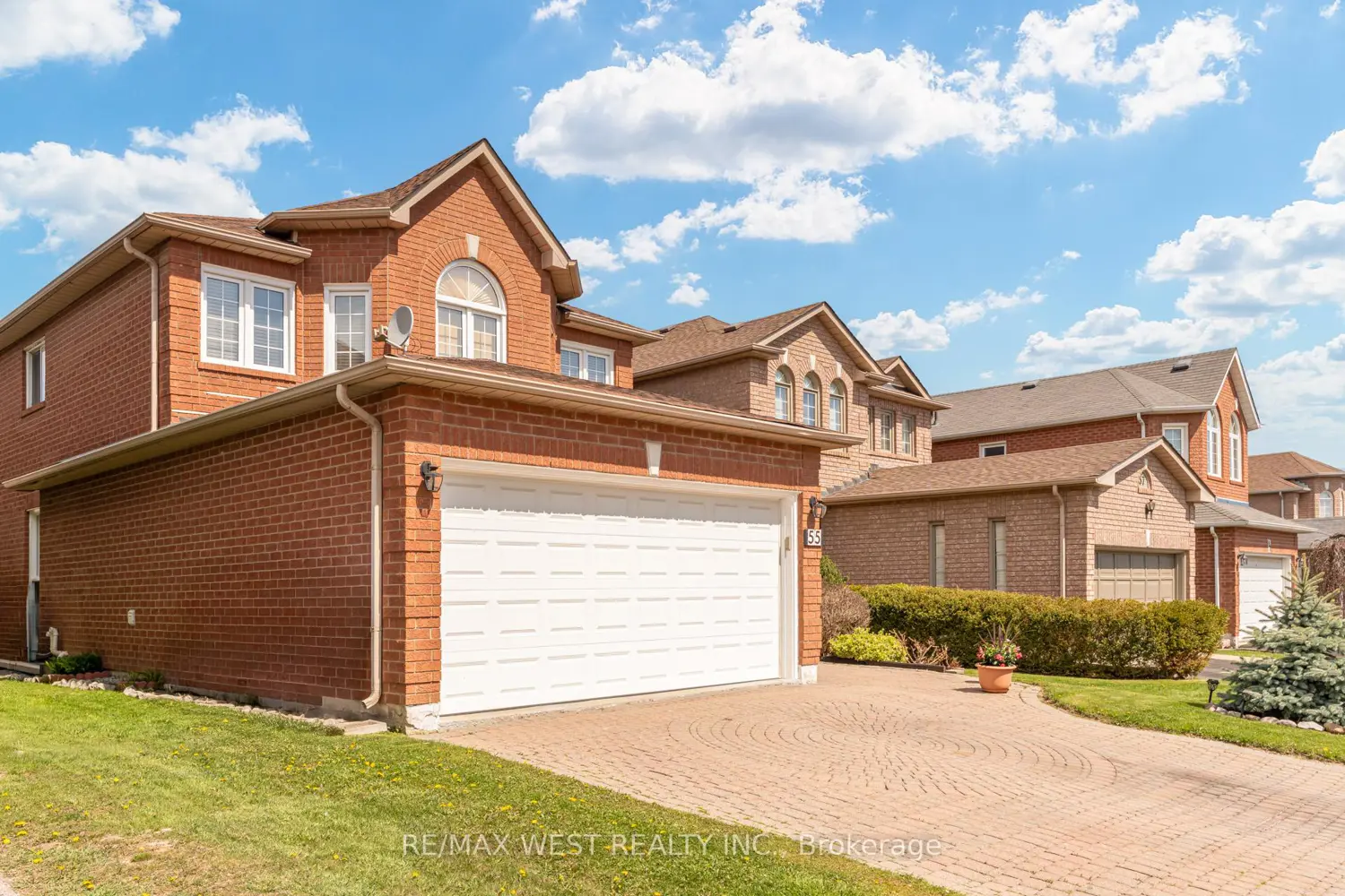 55 Pavin Crescent photo 2