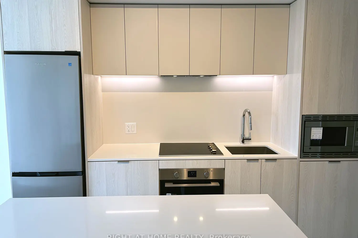 Additional image 3 of 86 Dundas Street 909