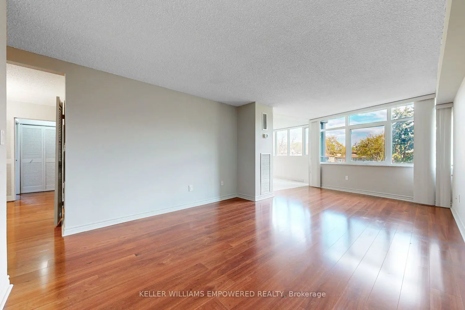 90 Fisherville Road 203 photo 2