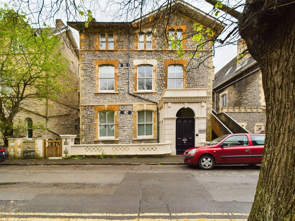 3 bed flat to rentShrubbery Avenue, Weston-Super-Mare, North Somerset BS23