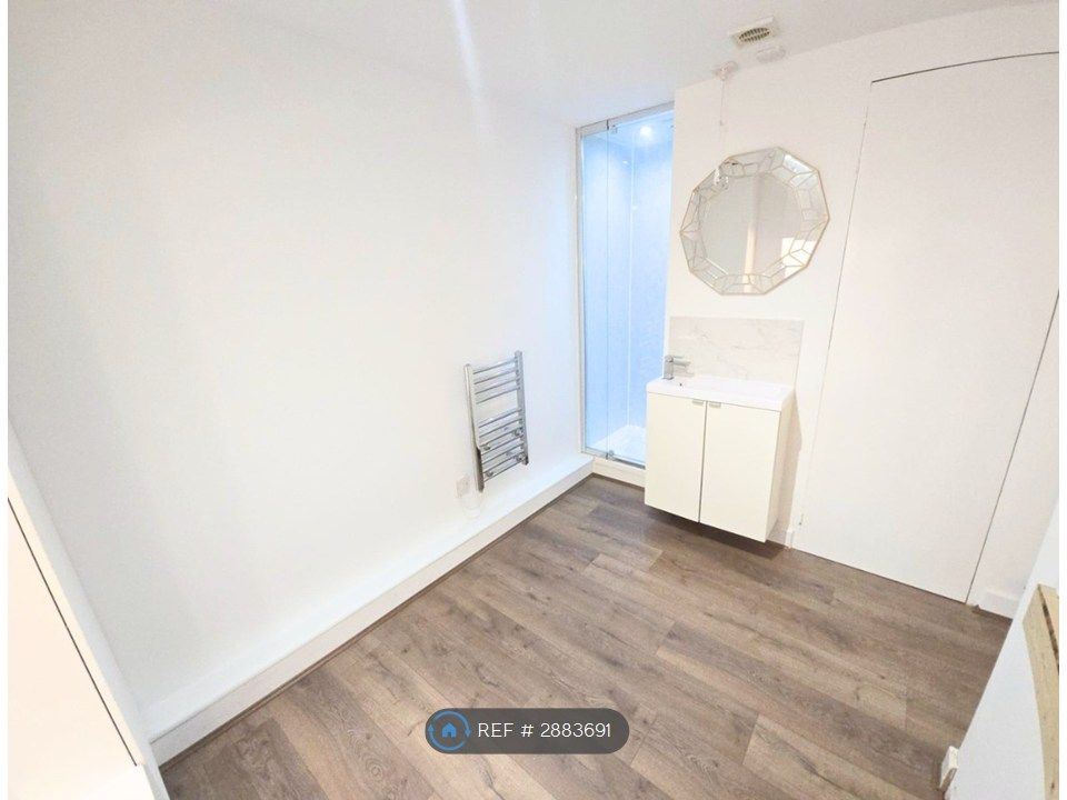 Additional image 11 of 3 bed flat to rentNew St, Horsham RH13