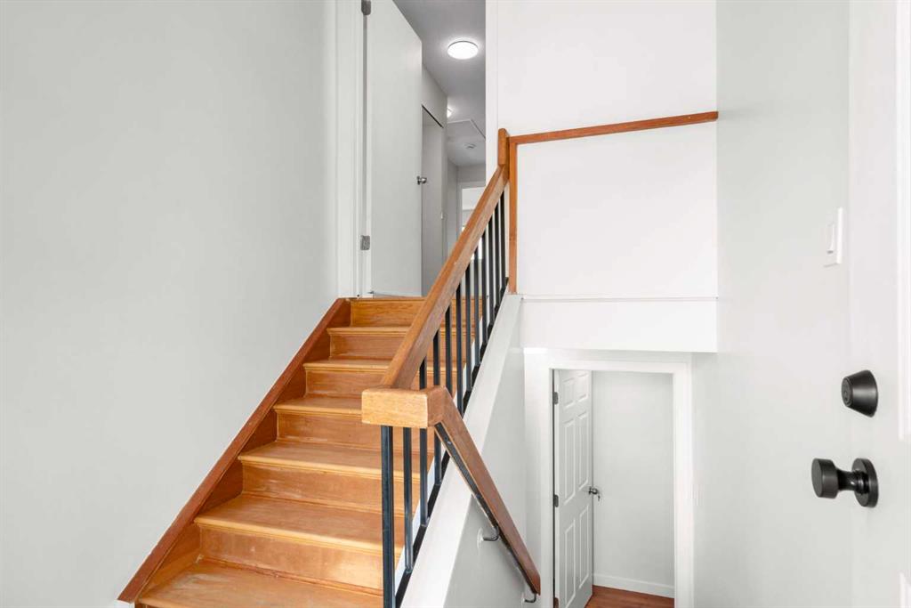 Additional image 3 of 124 Bergen Crescent NW, Calgary, AB, T3K1J8
