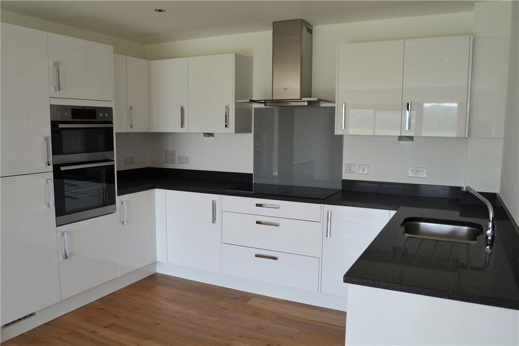 Additional image 3 of 2 bed flat to rentKingman Way, Newbury, Berkshire RG14