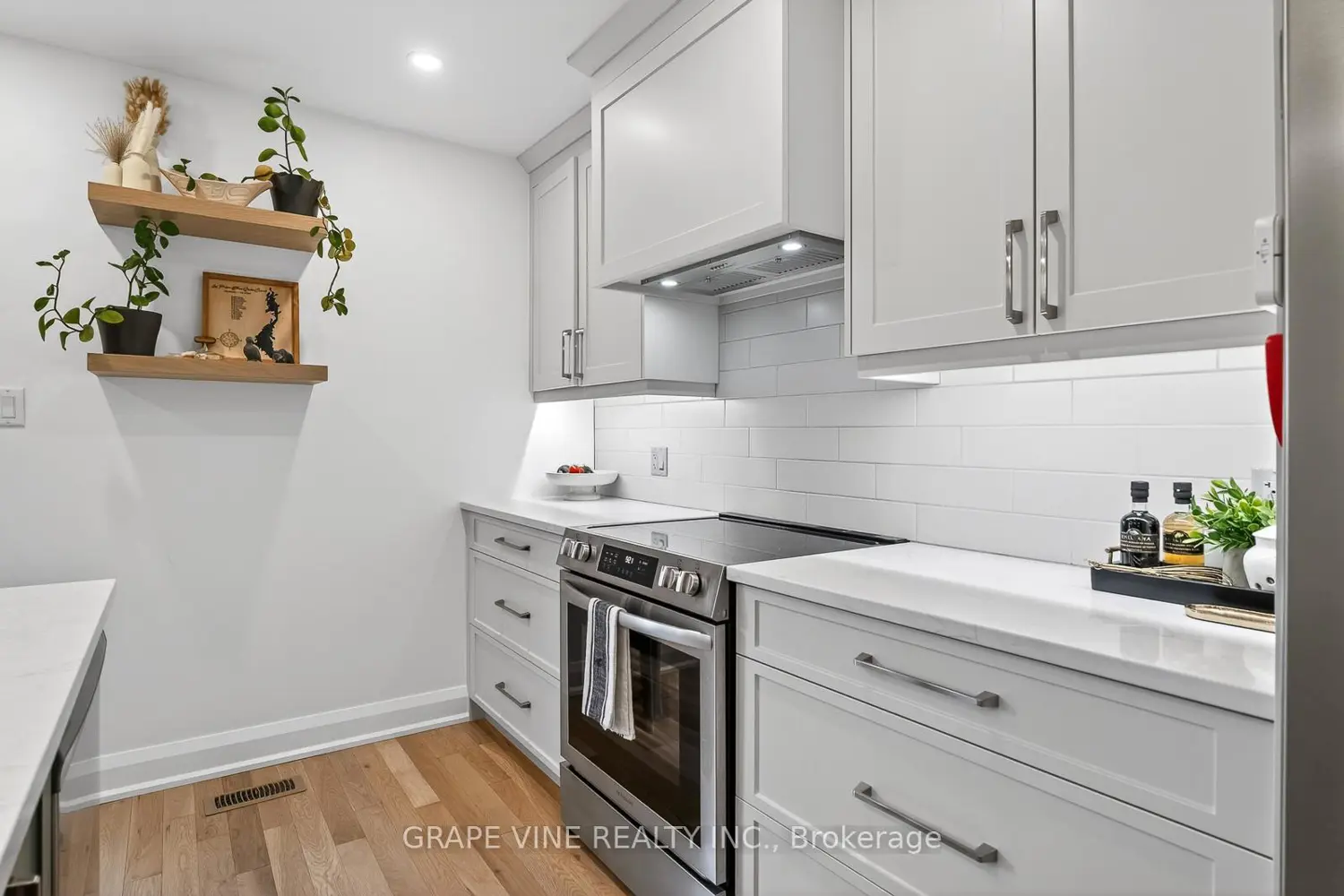 Additional image 4 of 730 Holt Crescent