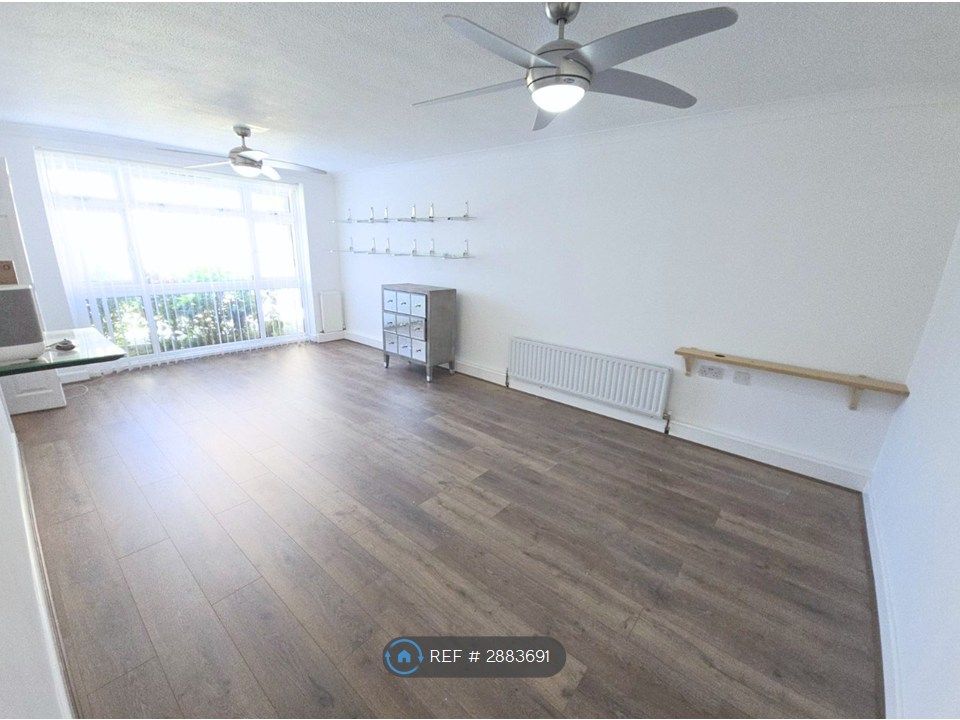 Additional image 3 of 3 bed flat to rentNew St, Horsham RH13