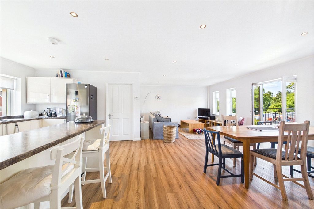 Additional image 4 of 2 bed flat to rentMill Lane, Newbury, Berkshire RG14
