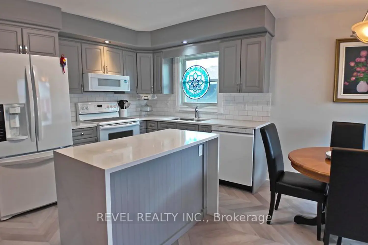Additional image 6 of 101 Bloor Avenue