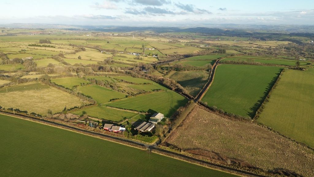 3 bed farm for saleCwrtnewydd, Llanybydder SA40