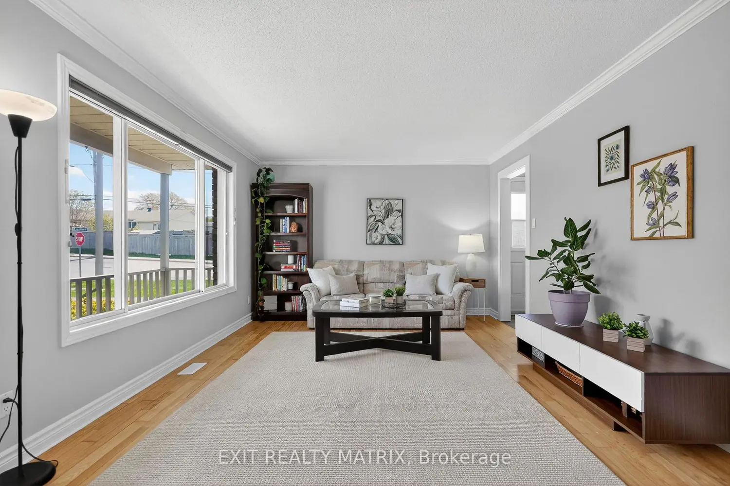 714 Des Cedres Avenue photo 4