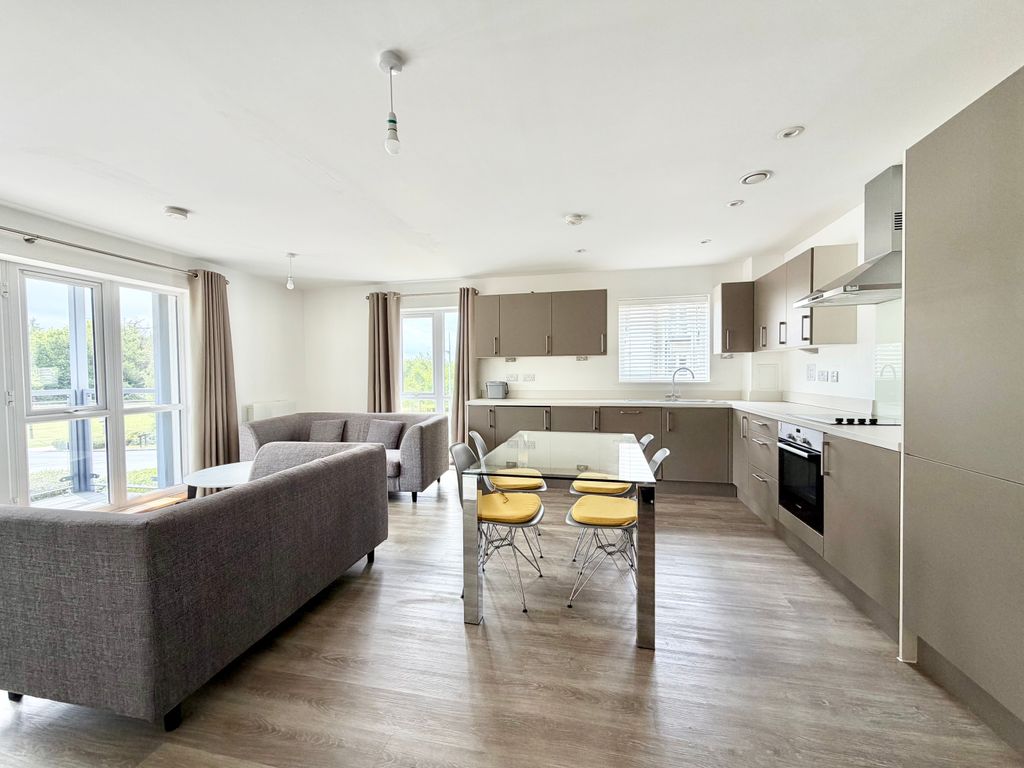 Additional image 2 of 2 bed flat to rentHolmbush Mews, Horsham RH12