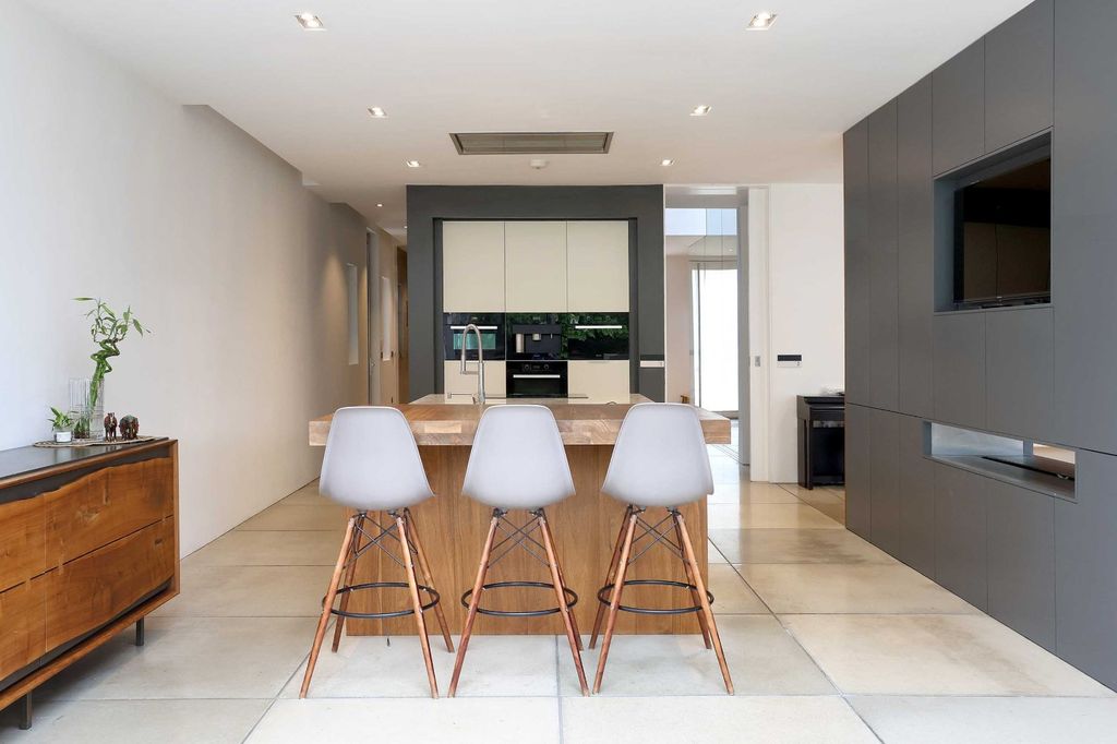 Additional image 4 of 4 bed detached house to rentChanner Drive, Penn, Buckinghamshire HP10