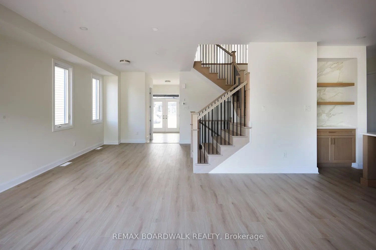 724 Kenny Gordon Avenue photo 3