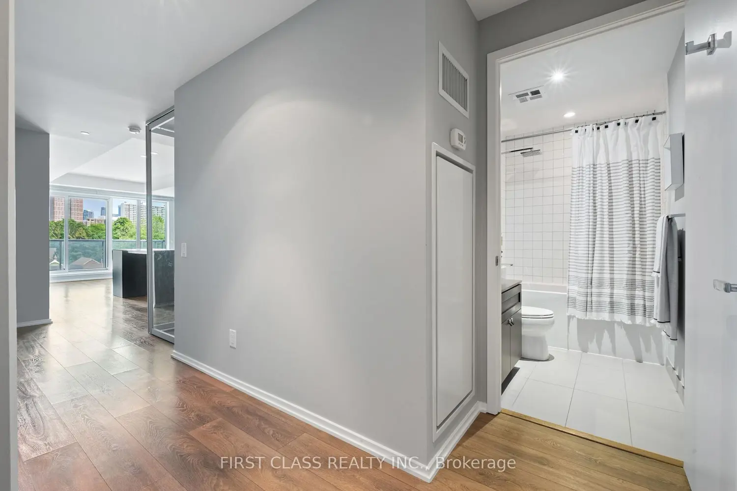 783 Bathurst Street 413 photo 4