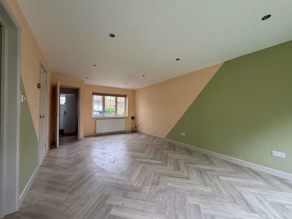 Additional image 7 of 5 bed detached house to rentGrasmere Way, Leighton Buzzard LU7