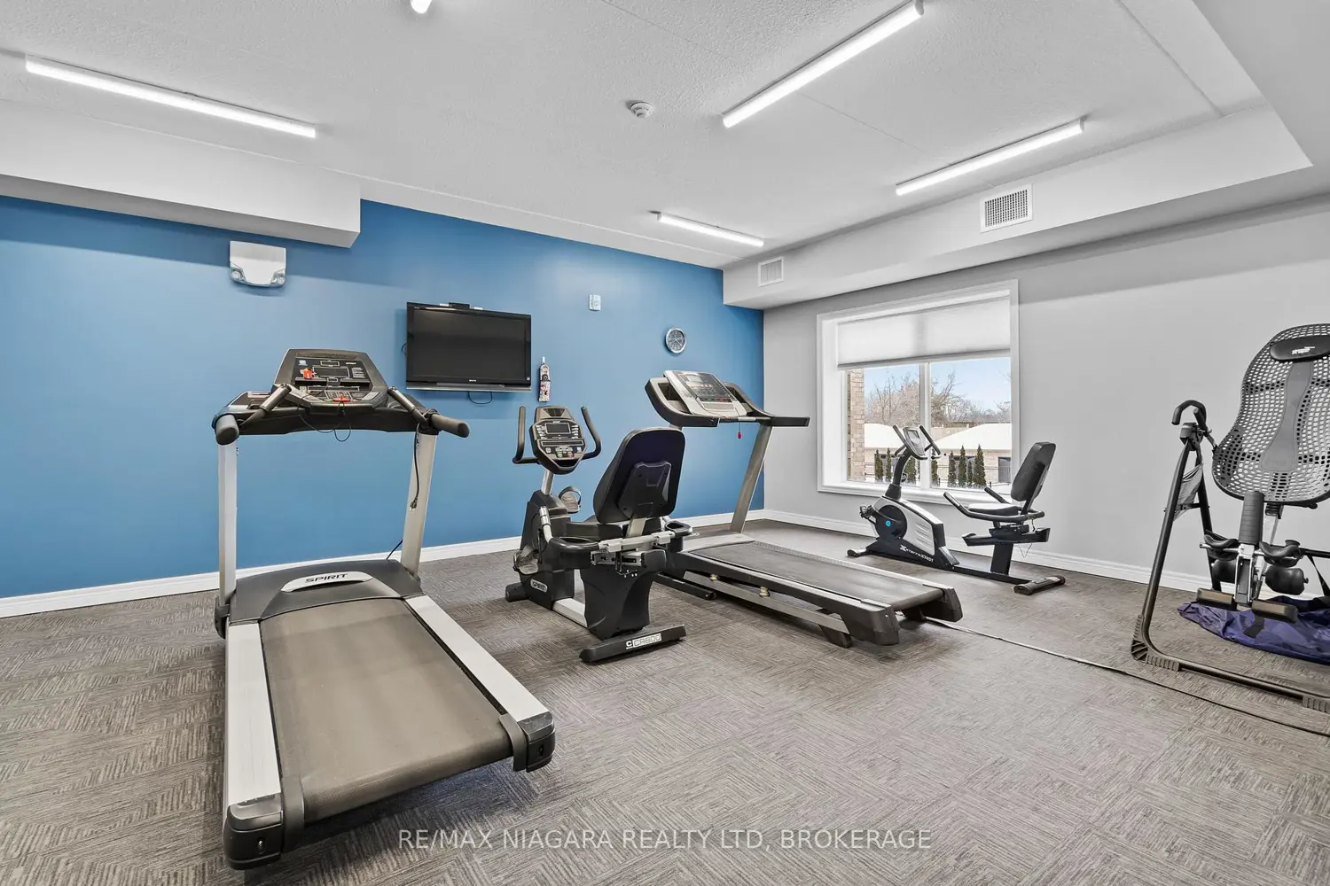 Additional image 18 of 4644 Pettit Avenue 300