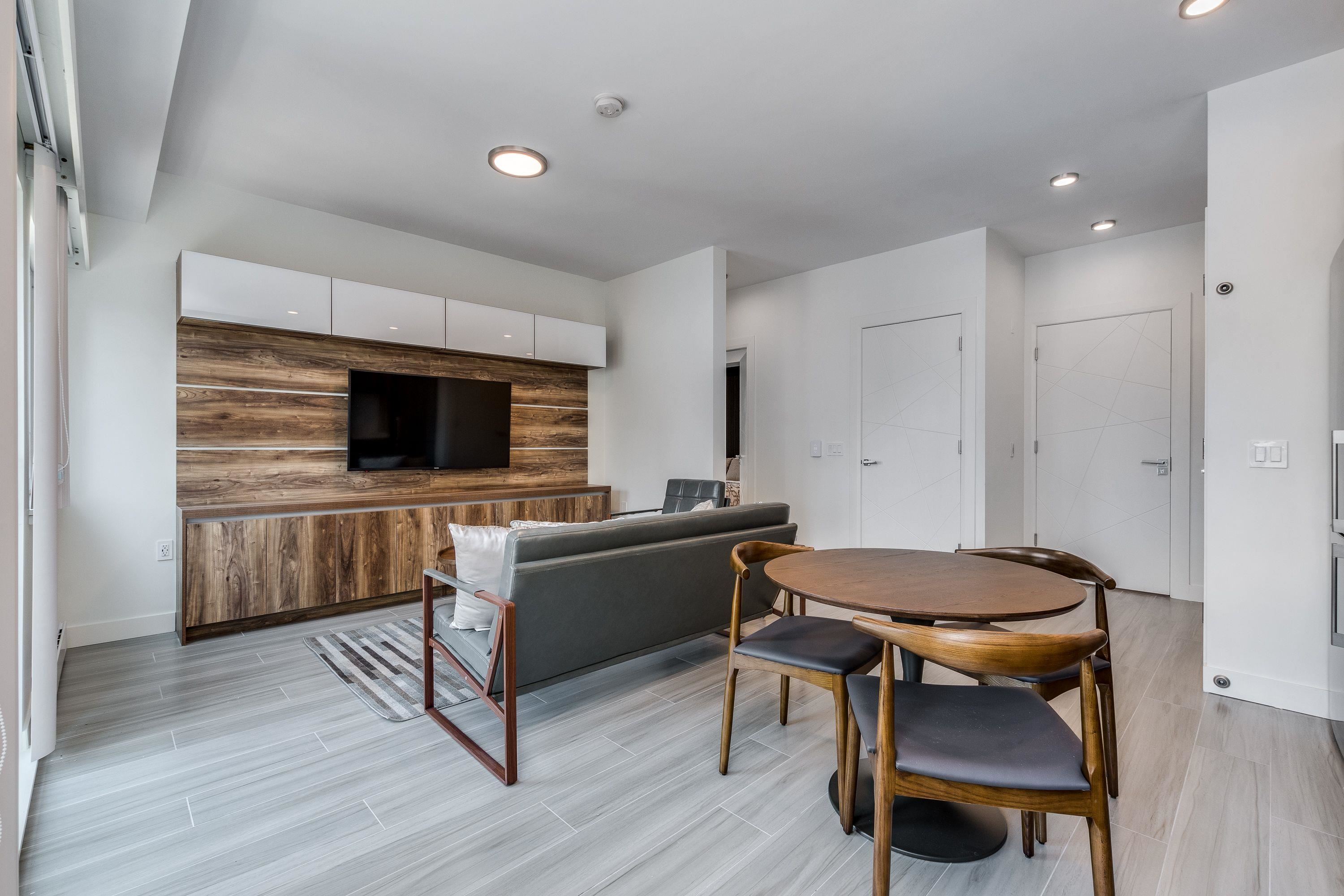 205-1168 Pendrell , Vancouver, BC, V6E 1L4