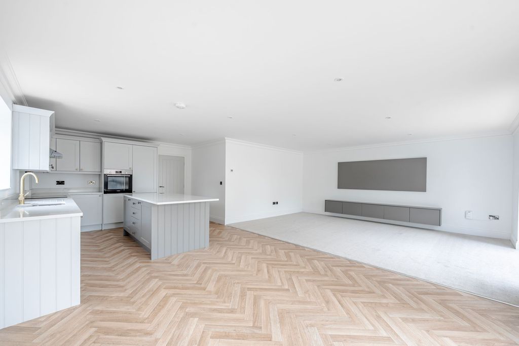Additional image 2 of 2 bed flat to rentWayside Crescent, Harrogate HG2