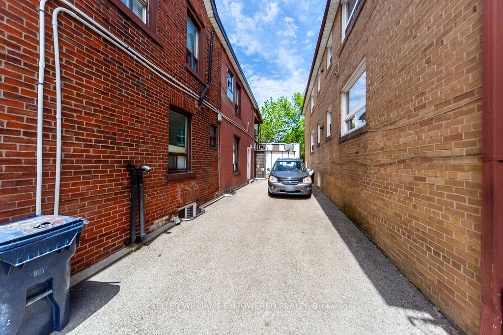Additional image 4 of basement-44 Northumberland Street, Toronto, ON, M6H 1R1