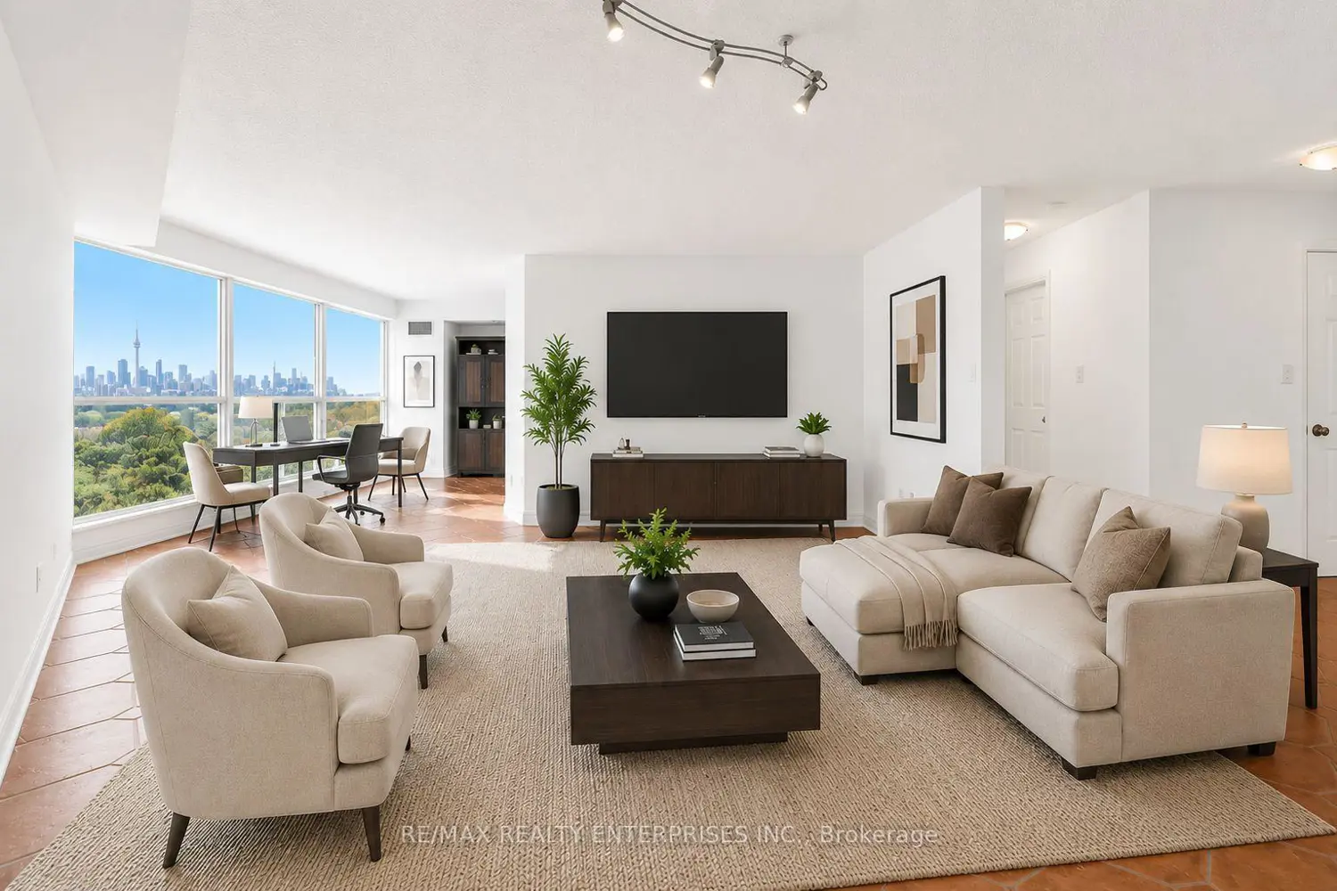 2261 Lake Shore Boulevard 607 photo 3