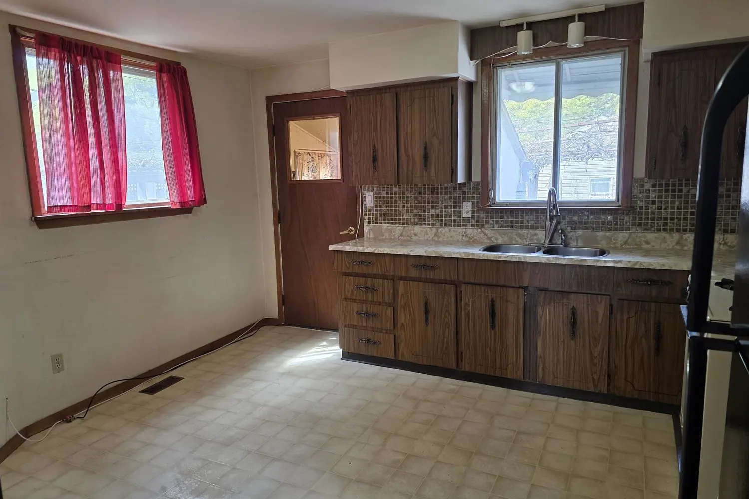 286 Harvie Avenue photo 5