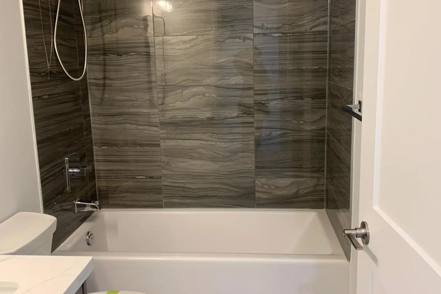251 Jarvis Street 1517 photo 4