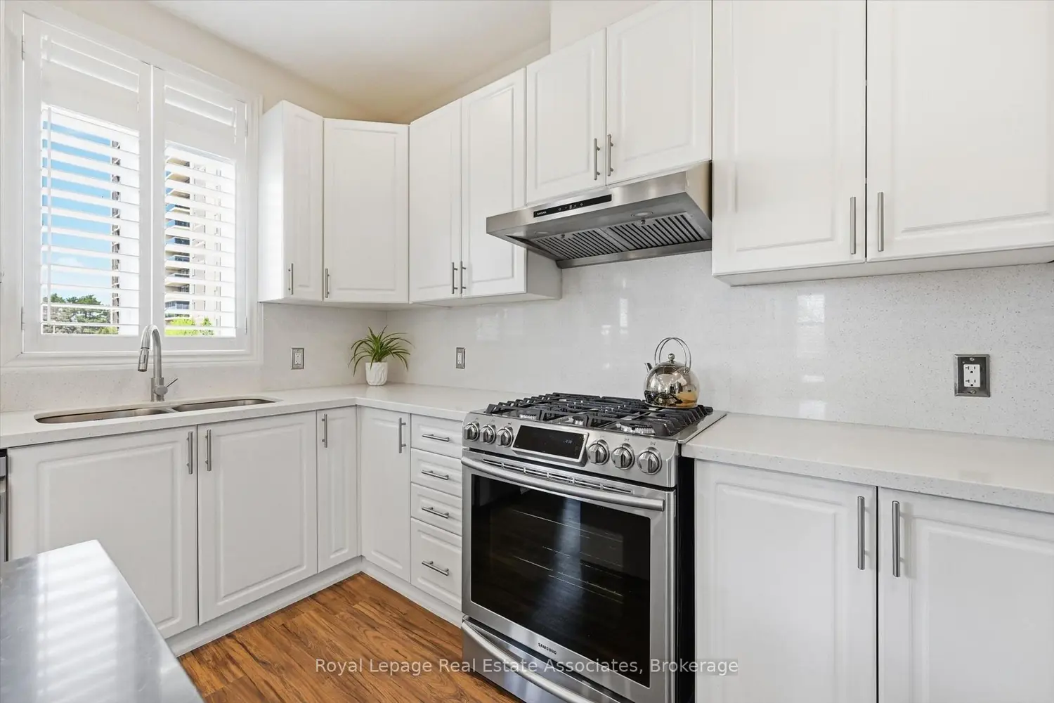 Additional image 4 of 1 Southshore Crescent