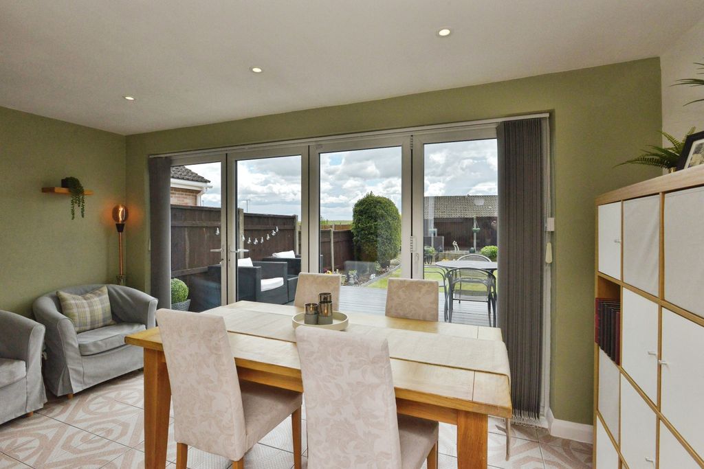 Additional image 10 of 3 bed semi-detached house for saleTennyson Grove, Milton Keynes MK3