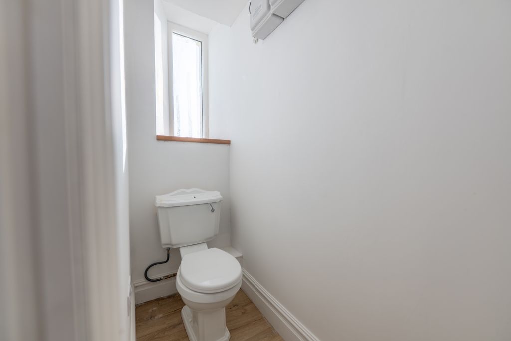 Additional image 5 of 2 bed flat to rentClaremont Crescent, Weston-Super-Mare BS23