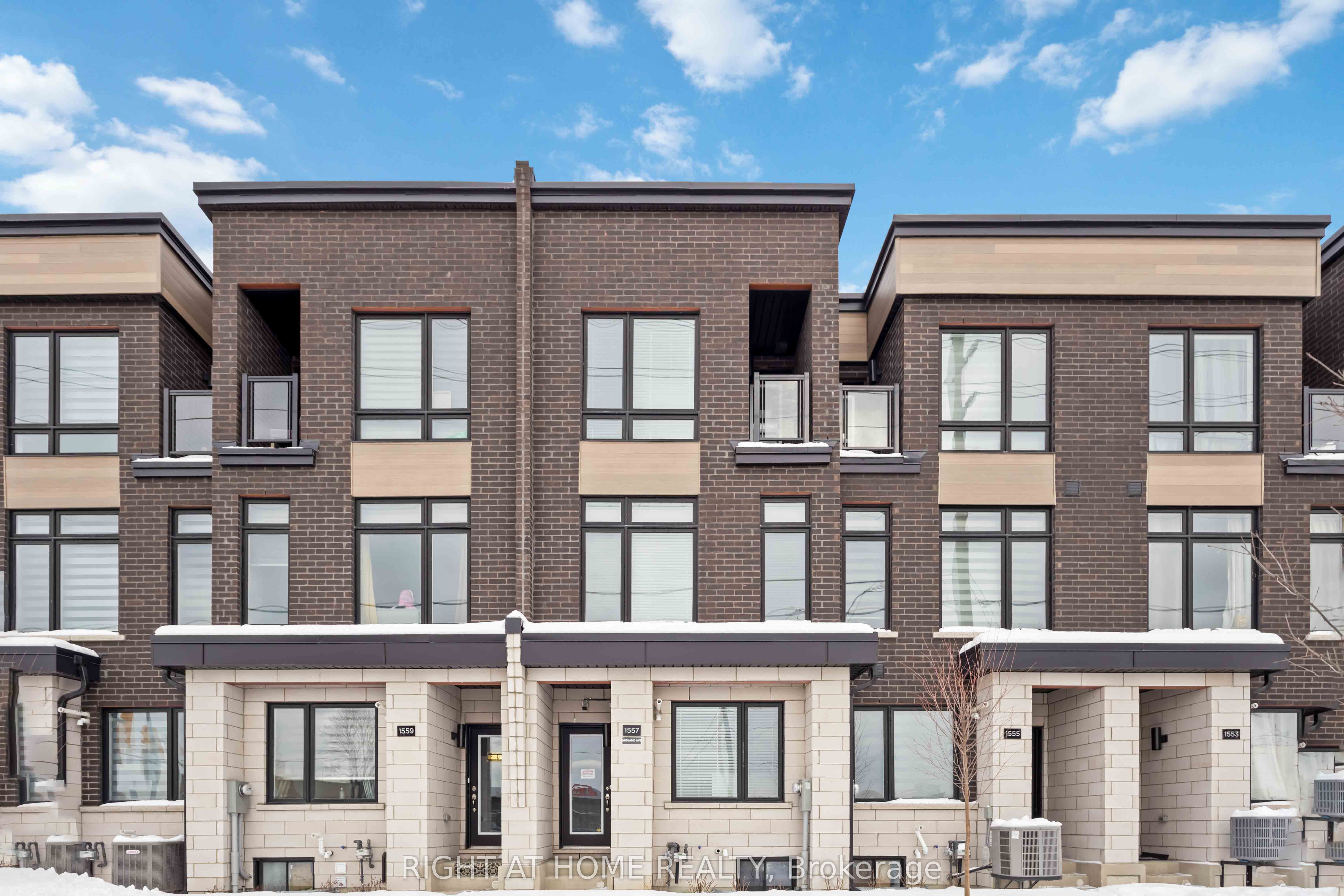 1557 Midland Avenue, Toronto, ON, M1P 0G3