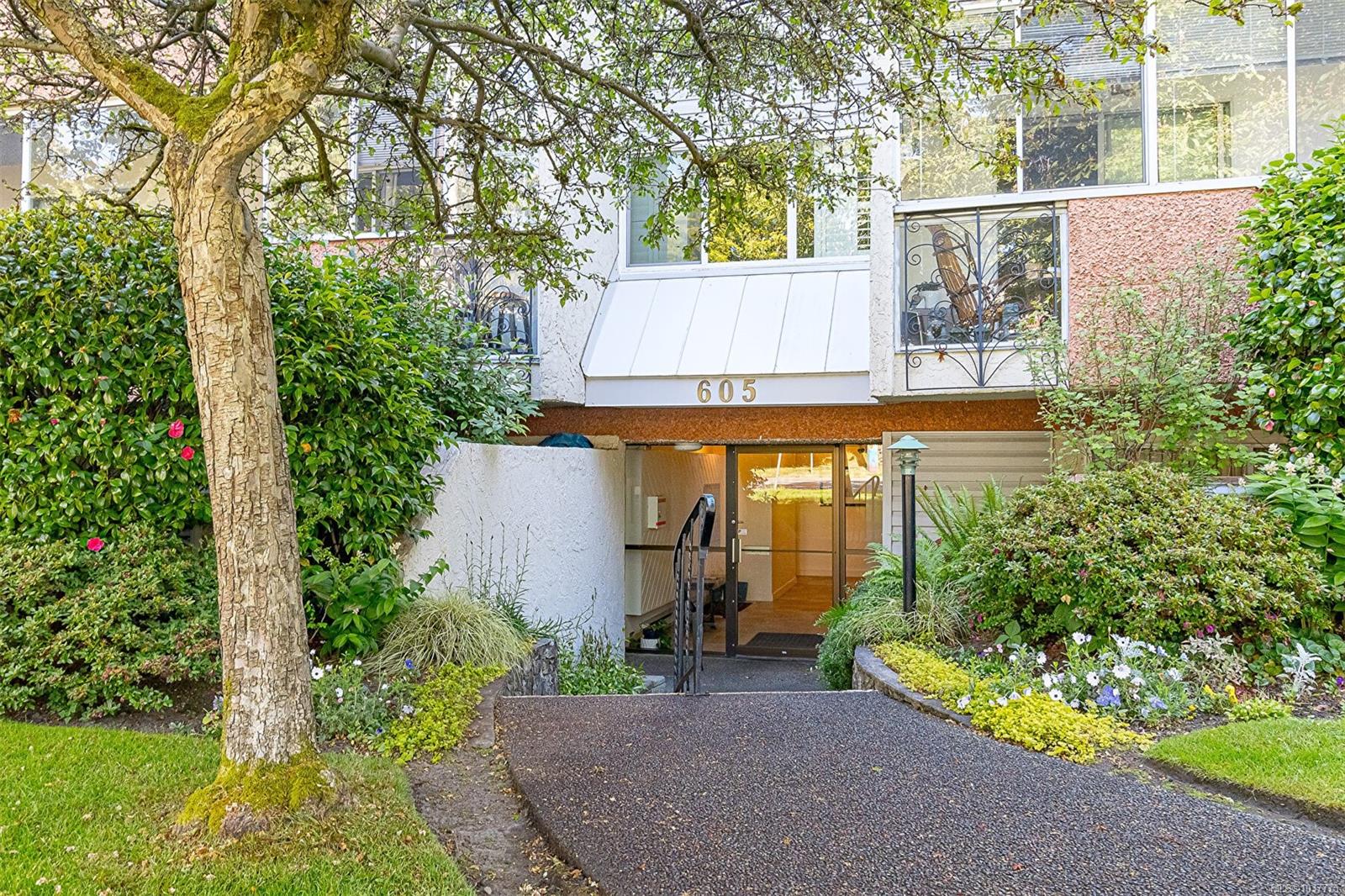 Additional image 3 of 204-605 Cook Street, Victoria, BC, V8V 3Y6