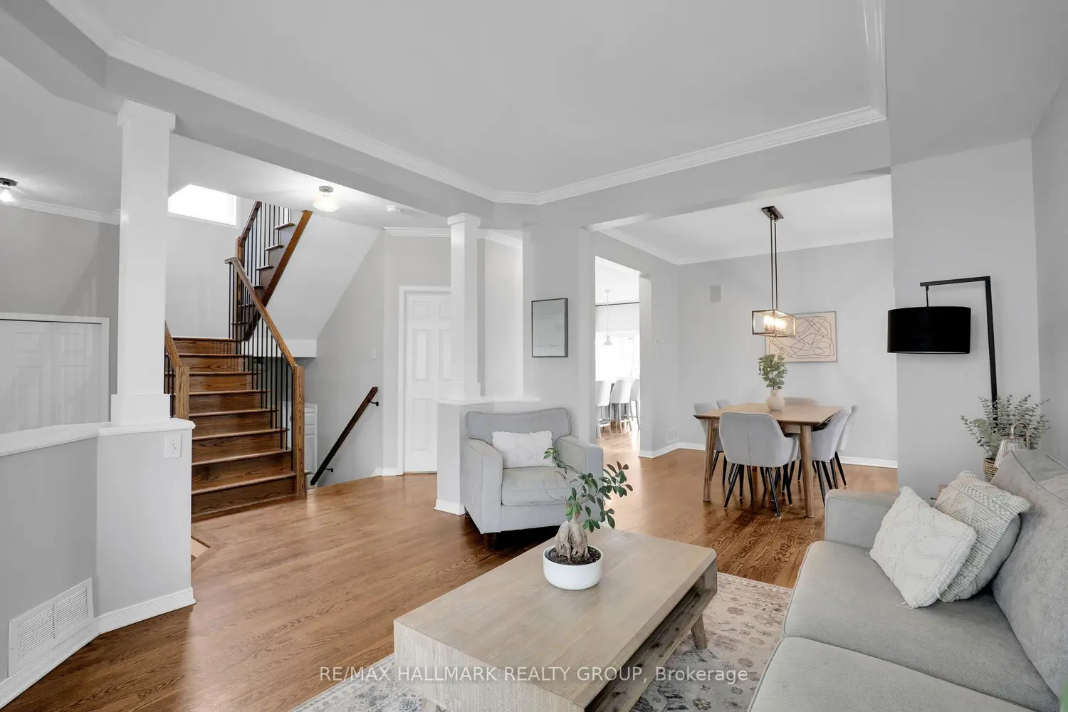 1667 Frenette Street photo 3