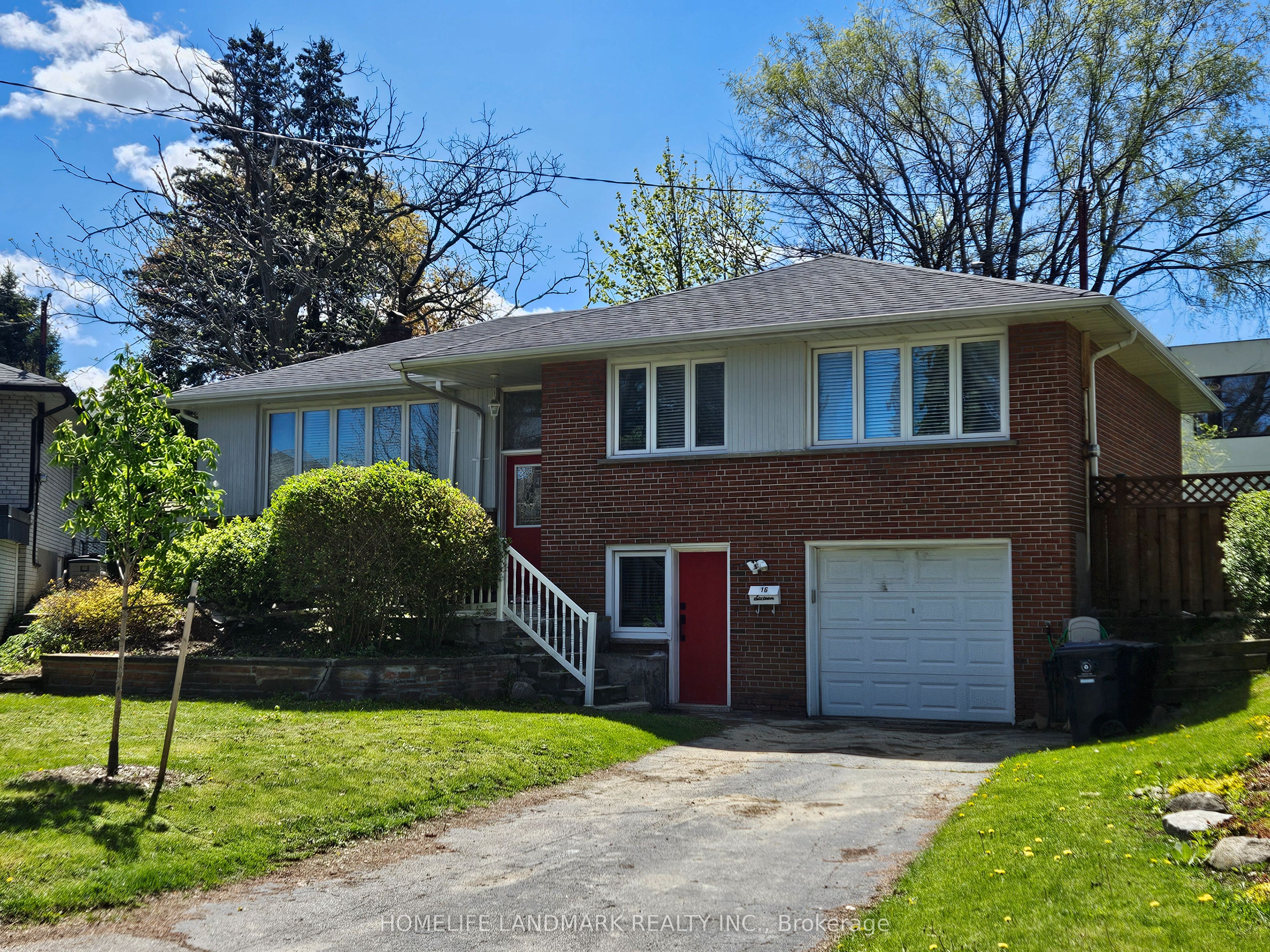 16 Donewen Court, Toronto, ON, M4A 1P8