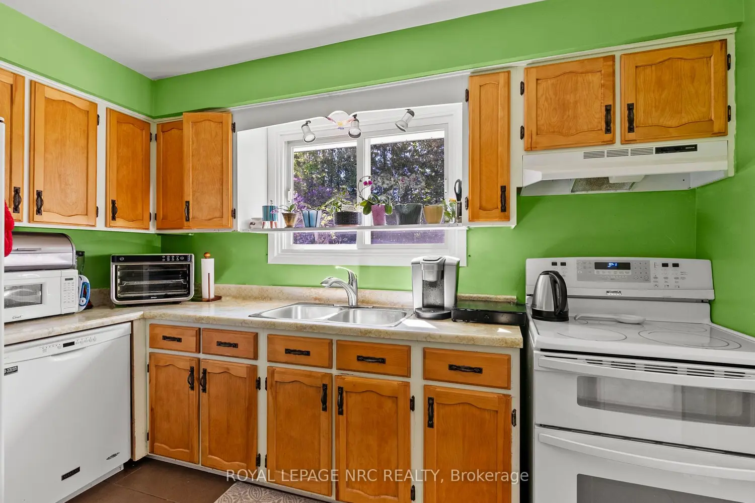 21 Upper Canada Drive photo 5