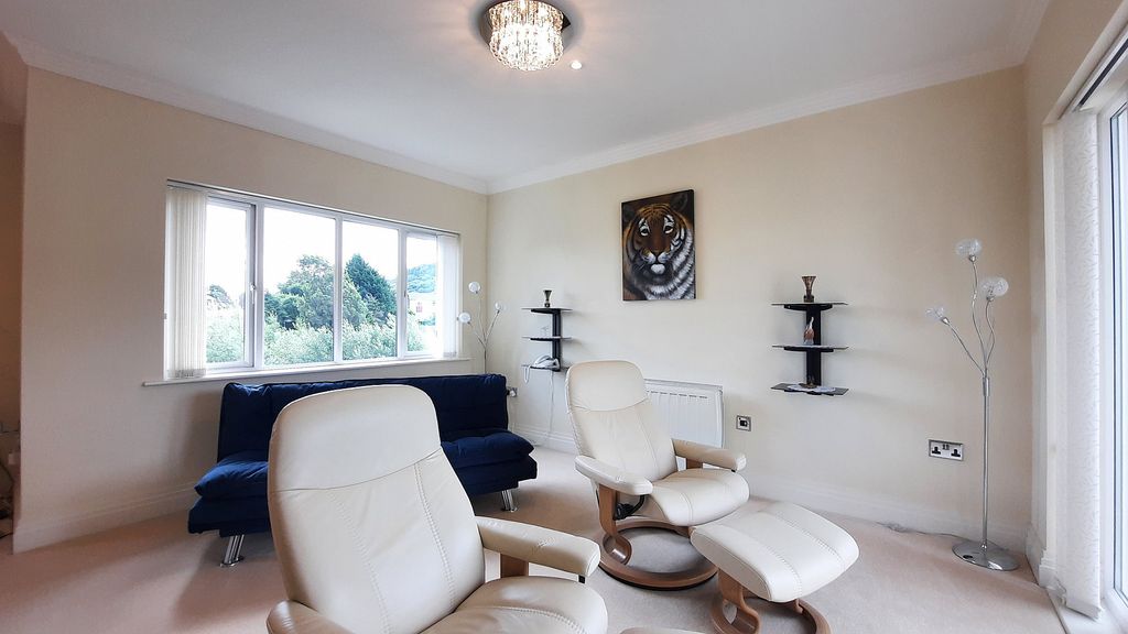 Additional image 8 of 2 bed flat for saleApt. 13 The Pavilions, Fairway Drive, Ramsey IM8
