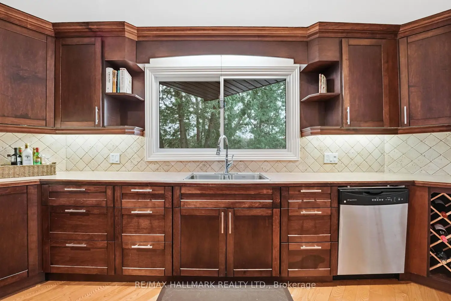 104 Riverbank Drive photo 3